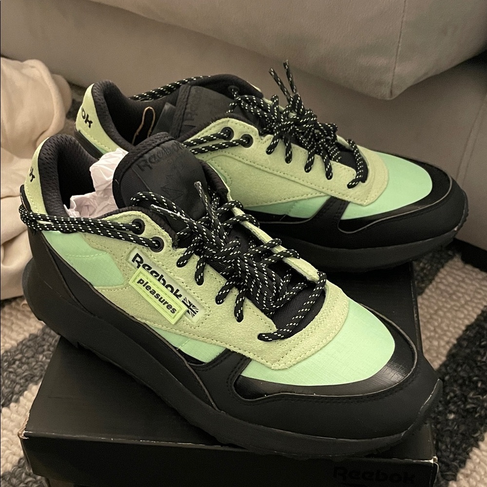 Reebok women/Men's Mint Green and Black Sneakers